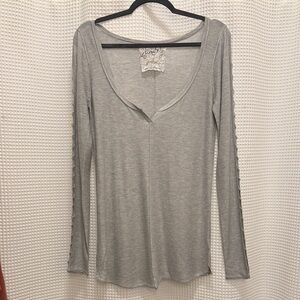 Silk & Cashmere Light Gray Long Sleeve Scoop Neck Top
